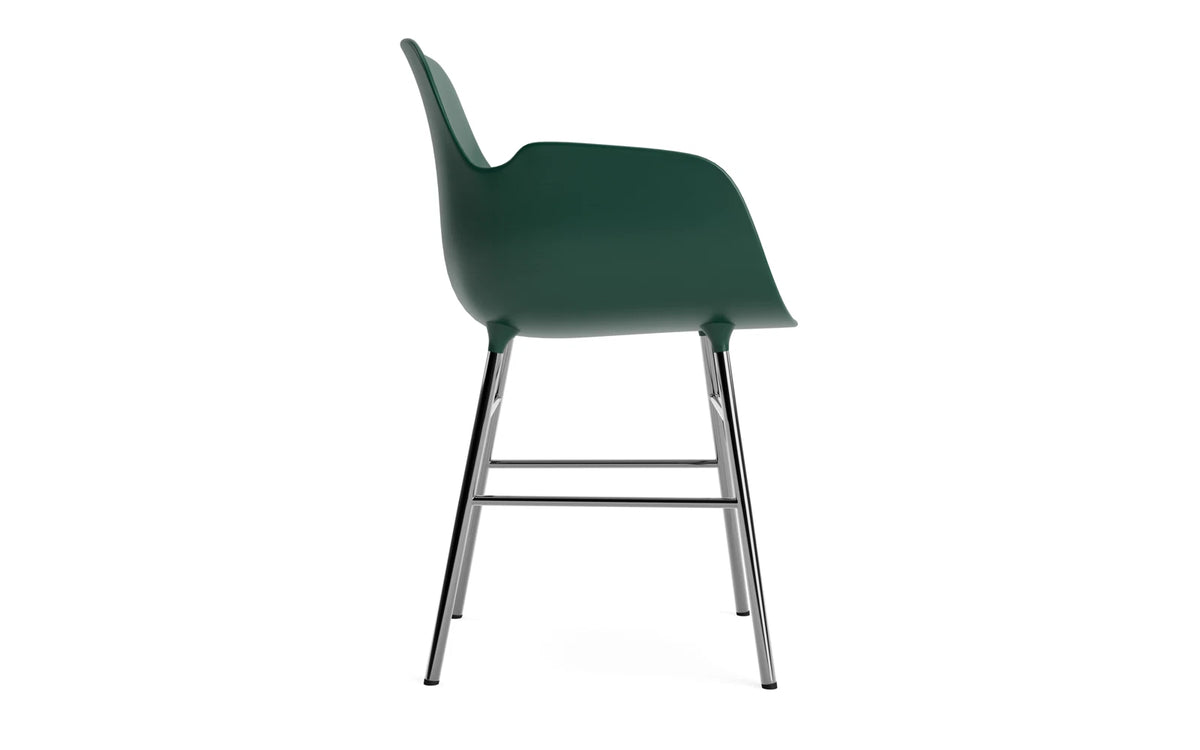 Form Armlehnstuhl in Grün präsentiert im Onlineshop von KAQTU Design AG. Stuhl mit Armlehne ist von Normann Copenhagen