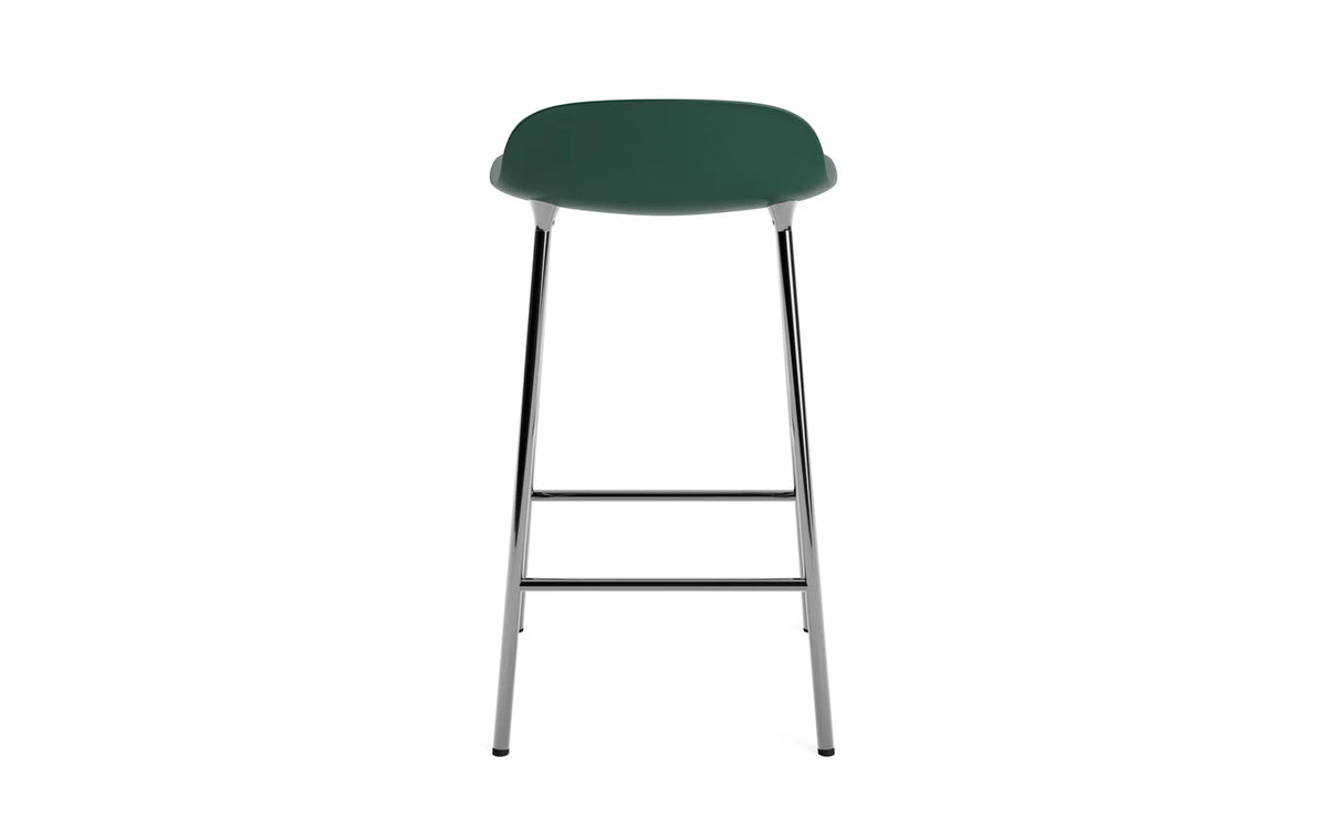 Form Barhocker in Grün präsentiert im Onlineshop von KAQTU Design AG. Barstuhl ist von Normann Copenhagen