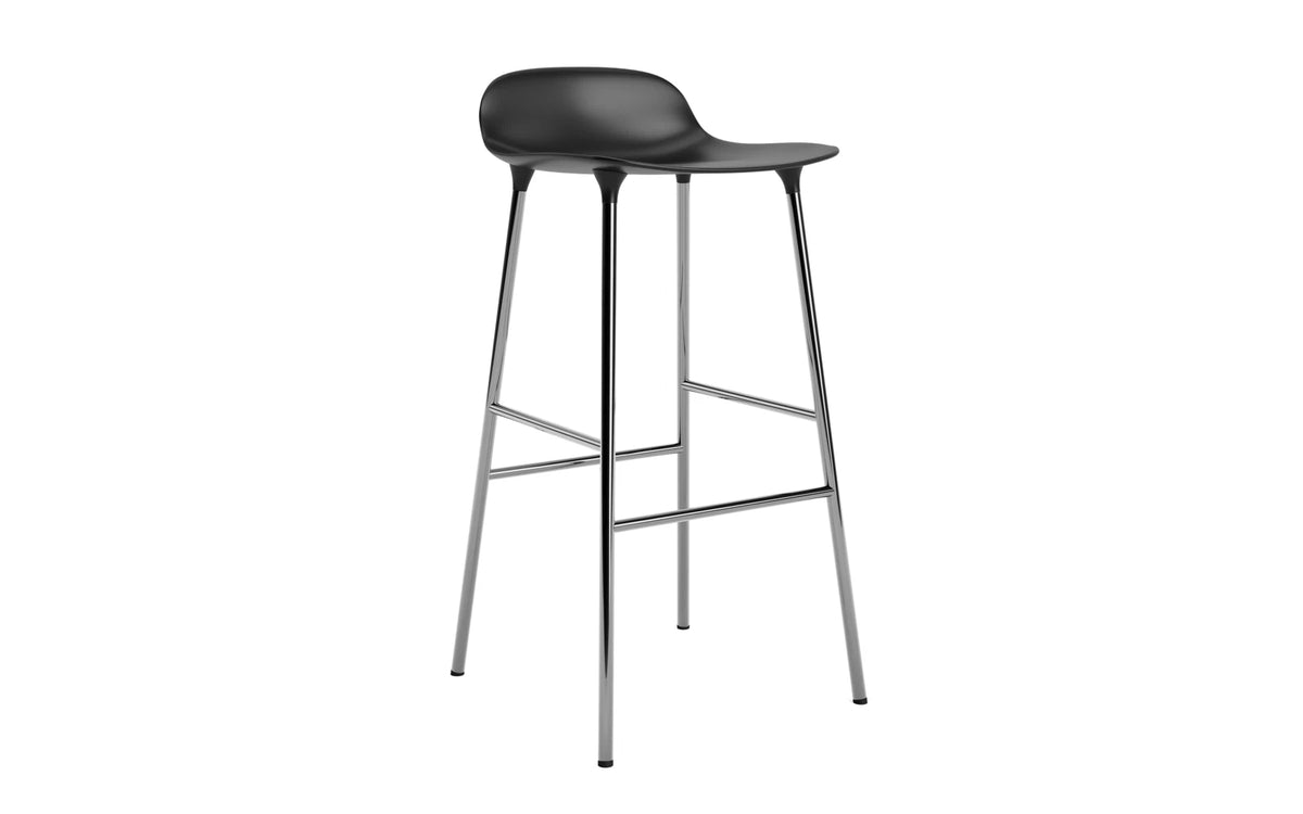 Form Barhocker in Schwarz präsentiert im Onlineshop von KAQTU Design AG. Barstuhl ist von Normann Copenhagen