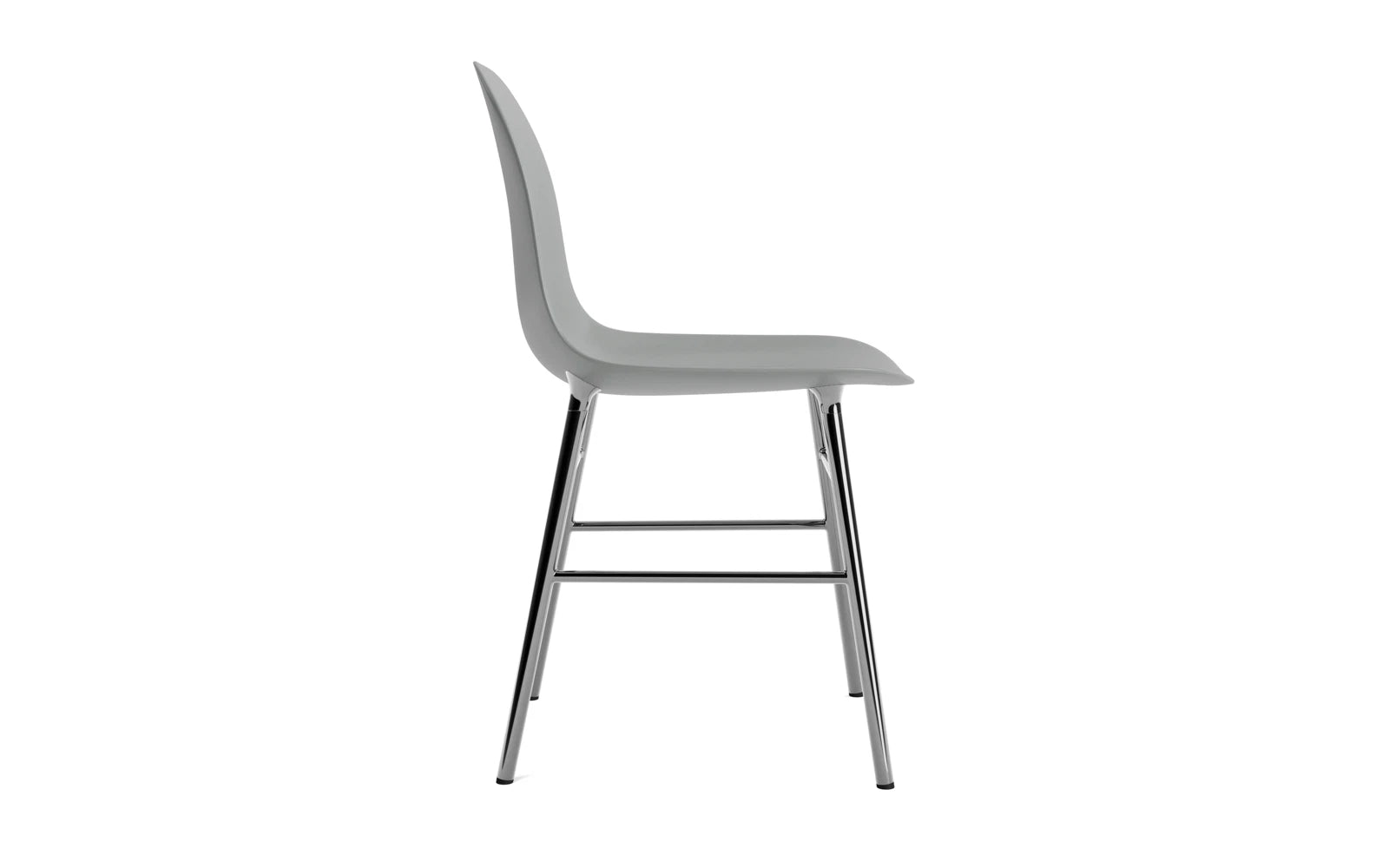 Der Form Stuhl von Normann Copenhagen vereint elegantes Design mit Komfort. Ideal für zeitgemäße Innenräume und vielseitige Nutzung.