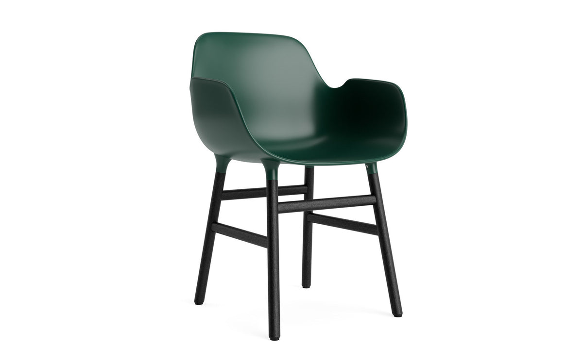 Form Armlehnstuhl in Grün präsentiert im Onlineshop von KAQTU Design AG. Stuhl mit Armlehne ist von Normann Copenhagen