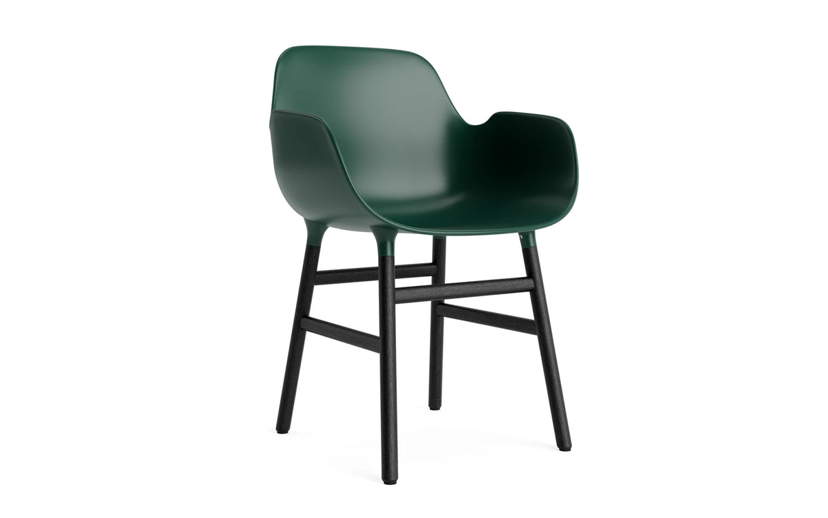 Form Armlehnstuhl in Grün präsentiert im Onlineshop von KAQTU Design AG. Stuhl mit Armlehne ist von Normann Copenhagen