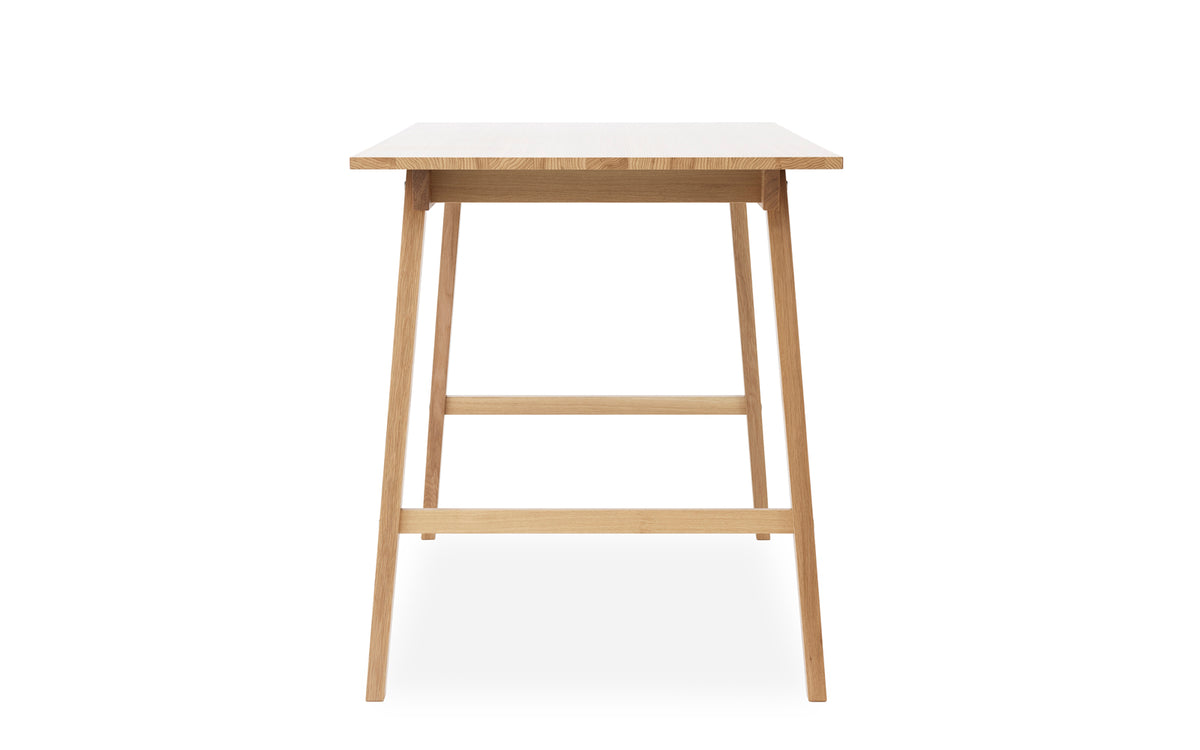 Slice Stehtisch vol. 2 90x200 cm Eiche in Stehtisch 90x200 präsentiert im Onlineshop von KAQTU Design AG. Hochtisch ist von Normann Copenhagen