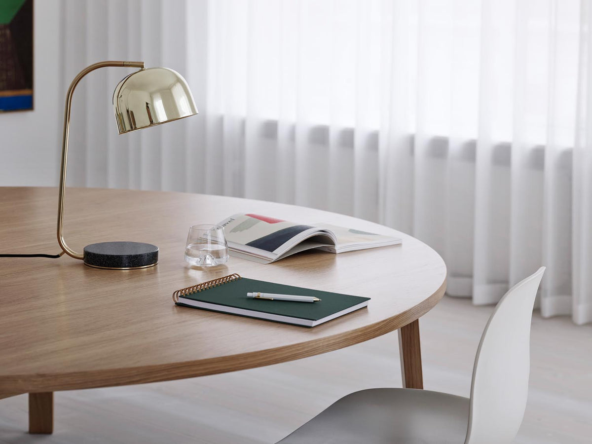 Slice Tisch vol. 2 Ø120 cm Eiche in präsentiert im Onlineshop von KAQTU Design AG. Esstisch ist von Normann Copenhagen
