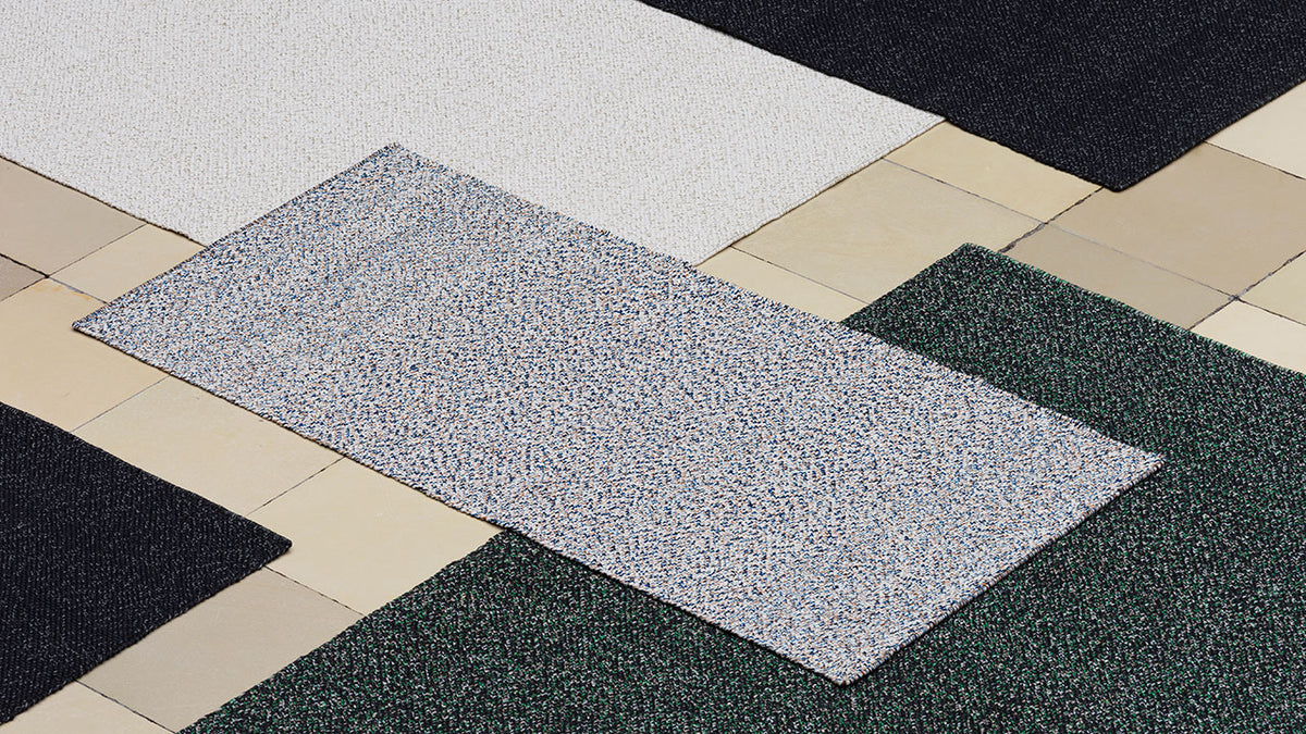 Polli Teppich klein in Mehrfarbig sand präsentiert im Onlineshop von KAQTU Design AG. Teppich ist von Normann Copenhagen