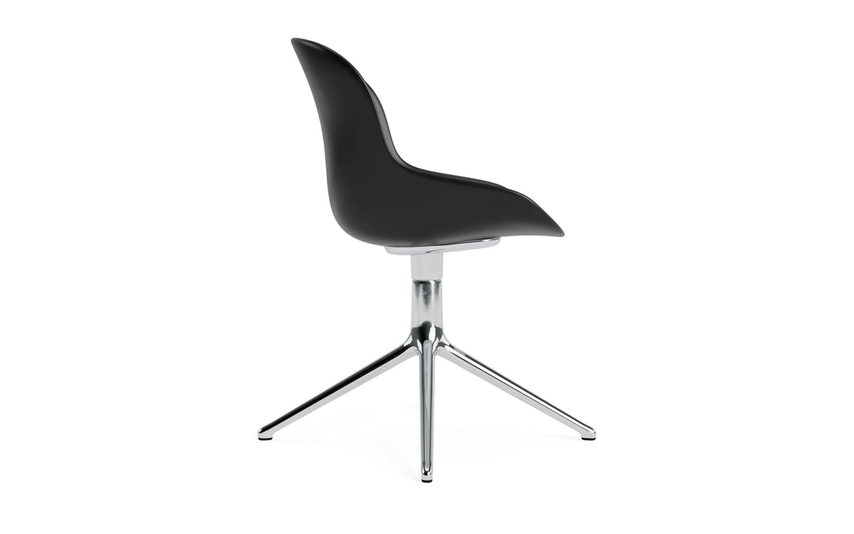 Hyg Drehstuhl Aluminium Schwartz in Schwartz präsentiert im Onlineshop von KAQTU Design AG. Bürostuhl ist von Normann Copenhagen