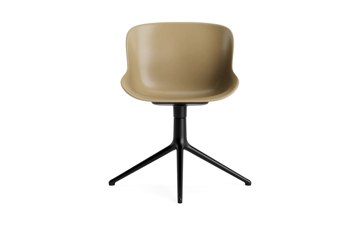 Hyg Drehstuhl Sand/Schwartzes Aluminium in Sand präsentiert im Onlineshop von KAQTU Design AG. Bürostuhl ist von Normann Copenhagen