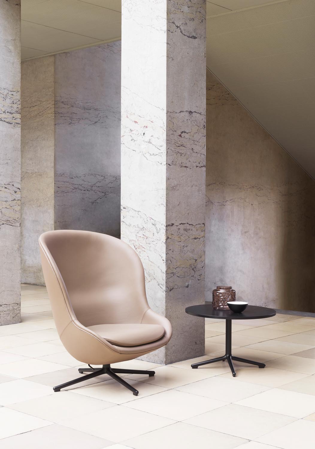 Lunar Couchtisch Ø: 70 cm in präsentiert im Onlineshop von KAQTU Design AG. Couchtisch ist von Normann Copenhagen