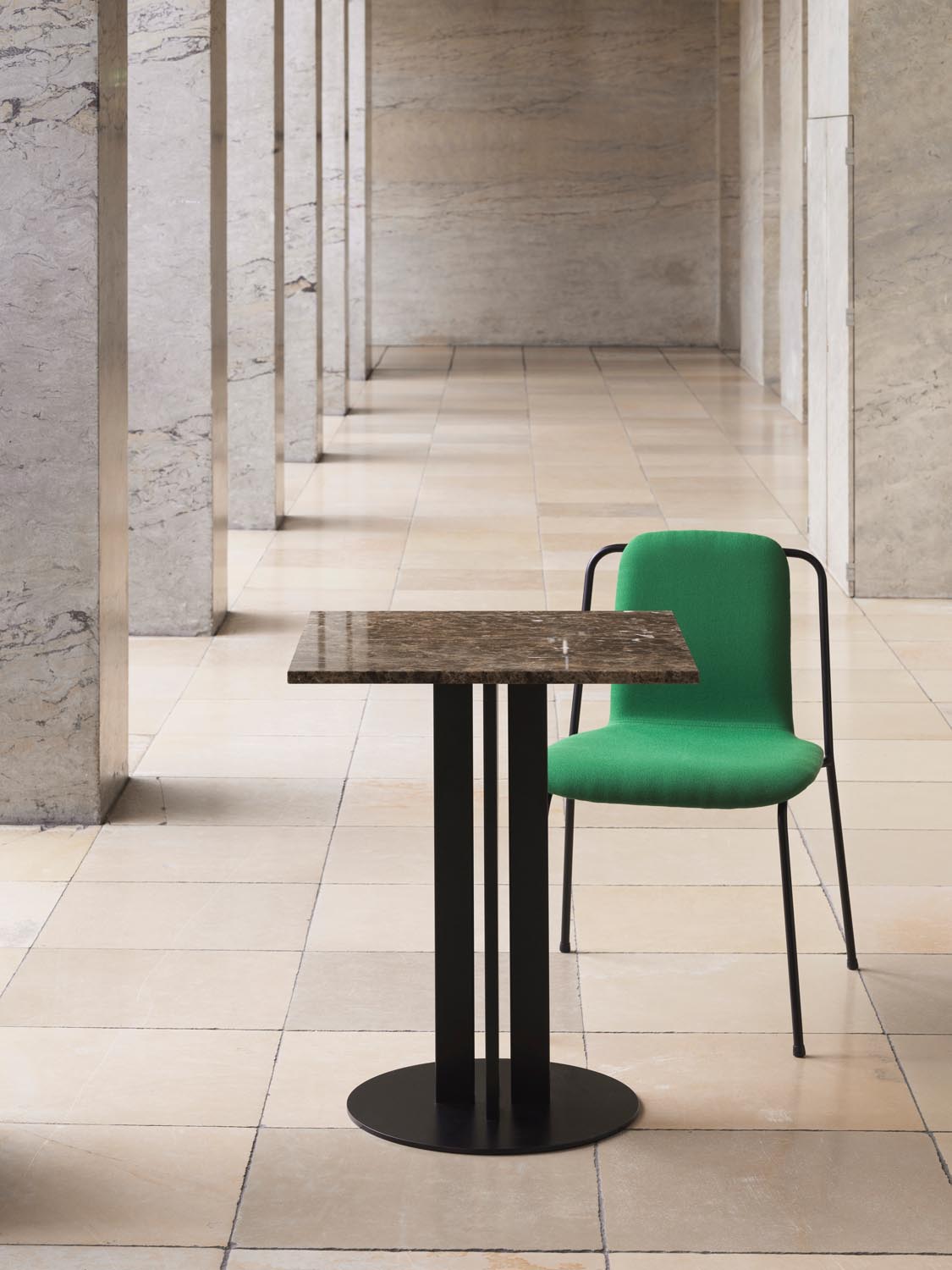 Scala Cafétisch 70x70 cm in präsentiert im Onlineshop von KAQTU Design AG. Esstisch ist von Normann Copenhagen
