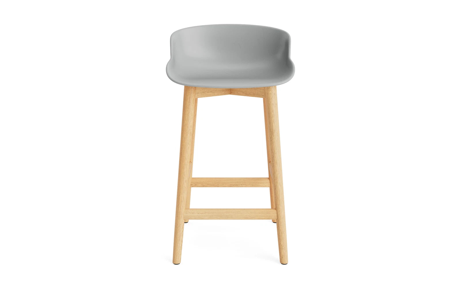 Entdecken Sie den Hyg Barhocker 65 cm in Eiche Grau von Normann Copenhagen – ein eleganter Barhocker, der skandinavisches Design und Gemütlichkeit perfekt kombiniert.