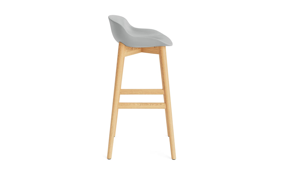 Hyg Barhocker 75 cm Eiche Grau in Grau präsentiert im Onlineshop von KAQTU Design AG. Barstuhl ist von Normann Copenhagen