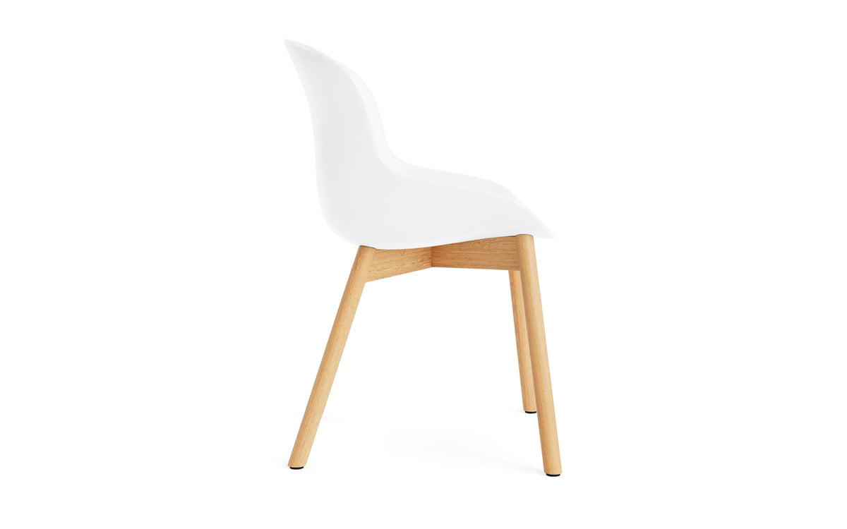 Hyg Stuhl Eiche Weiss in Weiss präsentiert im Onlineshop von KAQTU Design AG. Stuhl ist von Normann Copenhagen