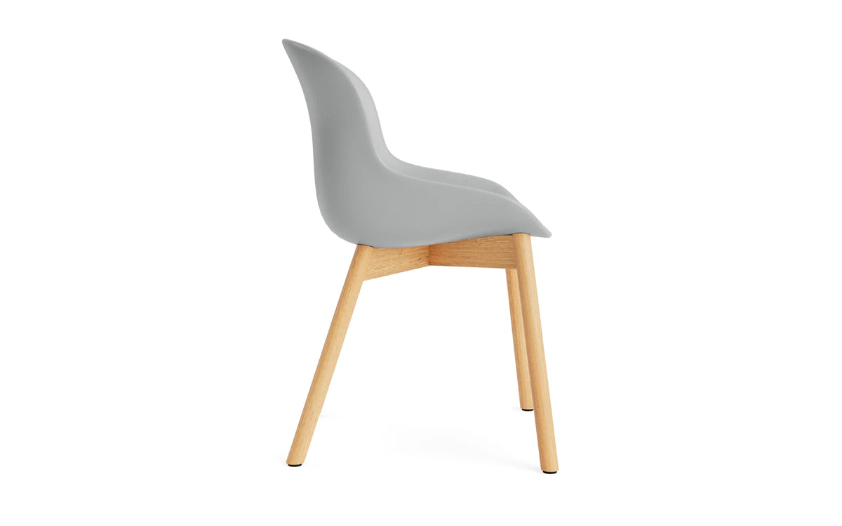 Hyg Stuhl Eiche Grau in Grau präsentiert im Onlineshop von KAQTU Design AG. Stuhl ist von Normann Copenhagen
