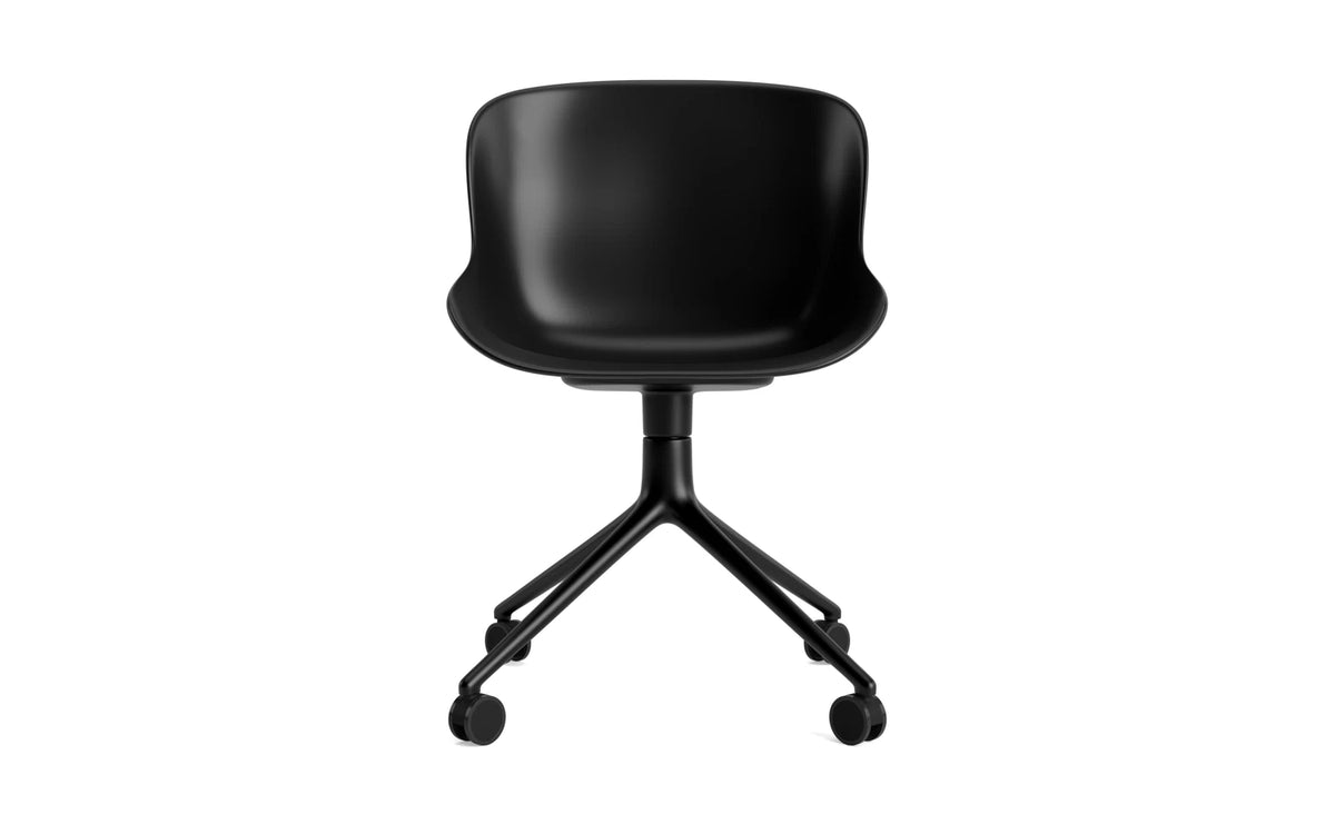 Hyg Drehstuhl 4W schwarzes Aluminium/schwarz in Schwarz präsentiert im Onlineshop von KAQTU Design AG. Drehstuhl ist von Normann Copenhagen