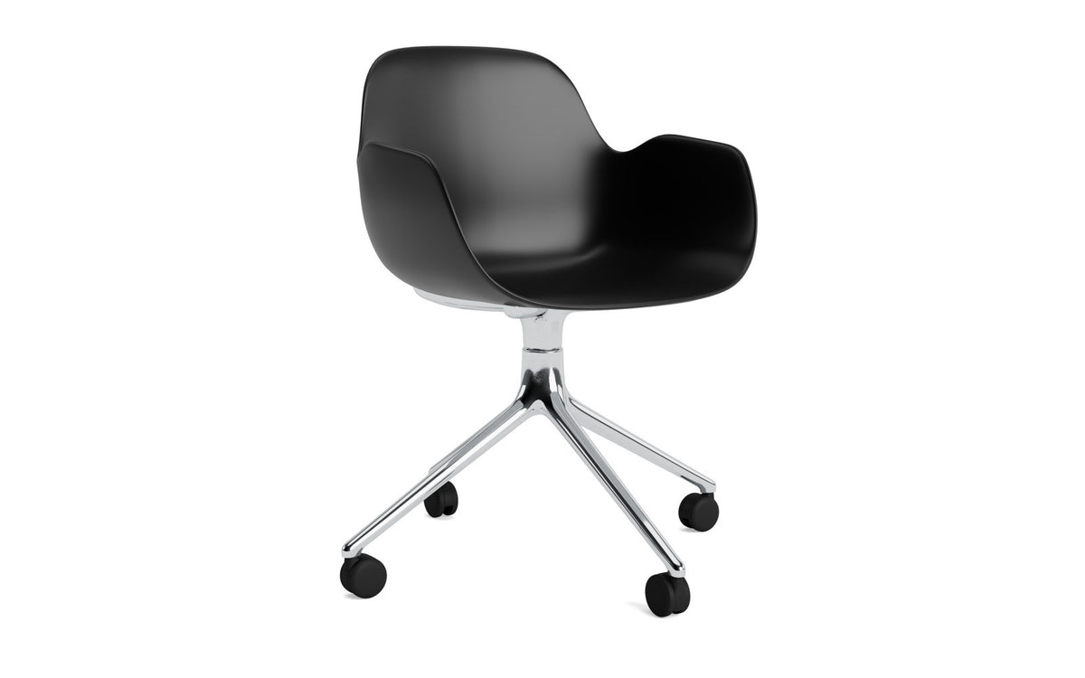 Form Drehstuhl 4W Aluminium/Schwarz in Schwarz präsentiert im Onlineshop von KAQTU Design AG. Bürostuhl ist von Normann Copenhagen