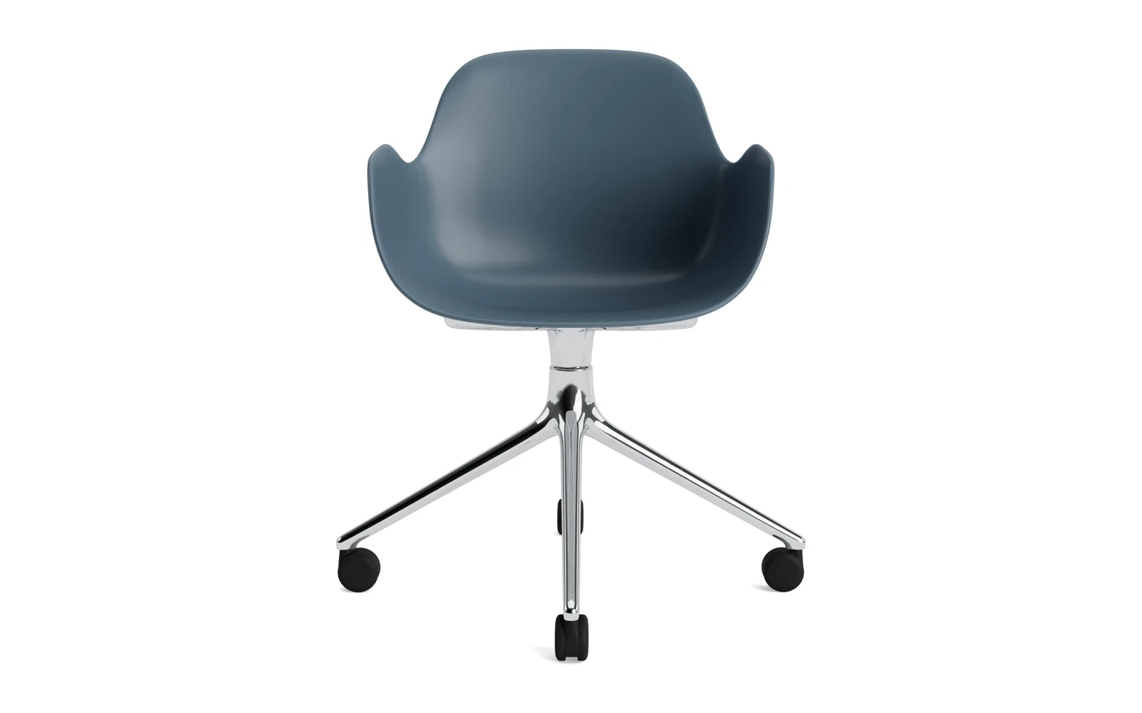 Erleben Sie den Form Drehsessel 4W Aluminium/Blau von Normann Copenhagen – ein elegantes, vielseitiges Möbelstück, das jeden Raum aufwertet.