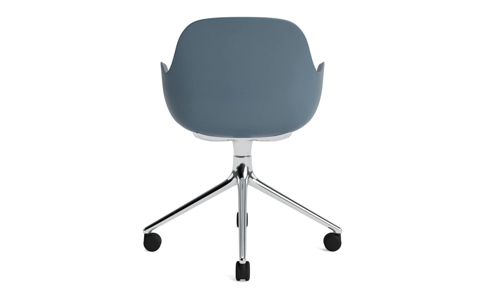Erleben Sie den Form Drehsessel 4W Aluminium/Blau von Normann Copenhagen – ein elegantes Möbelstück, das modernes Design und vielseitige Kombinationsmöglichkeiten vereint.