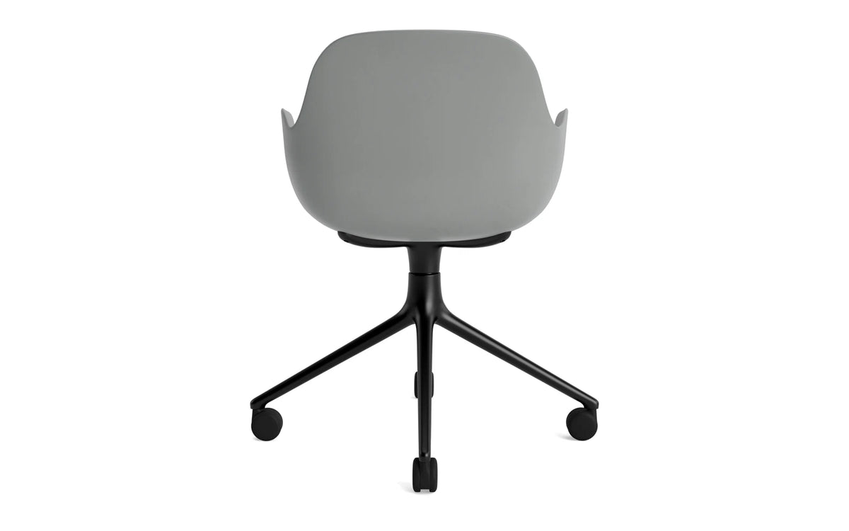 Form Drehstuhl 4W schwarzes Aluminium/Grau in Grau präsentiert im Onlineshop von KAQTU Design AG. Bürostuhl ist von Normann Copenhagen