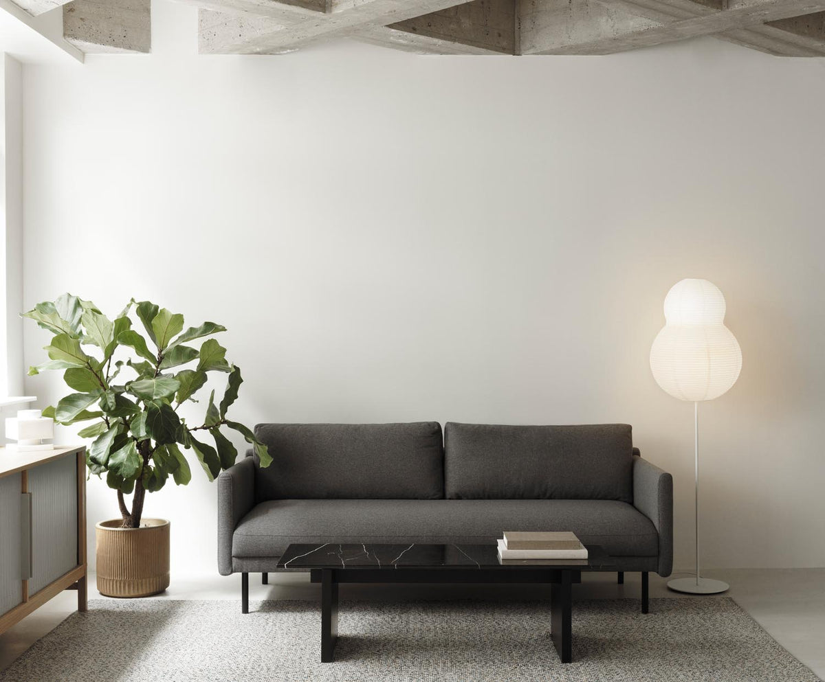 Puff Stehlampe Bubble Weiss in Rice paper, white powder-coated steel pole & base with soft EVA foam underneath, to protect the floor. präsentiert im Onlineshop von KAQTU Design AG. Stehleuchte ist von Normann Copenhagen