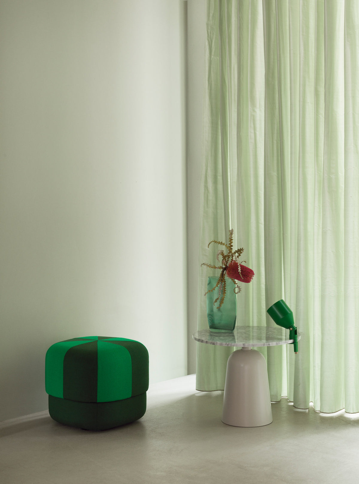 Klip Leuchte in Grün präsentiert im Onlineshop von KAQTU Design AG. Wandleuchte ist von Normann Copenhagen