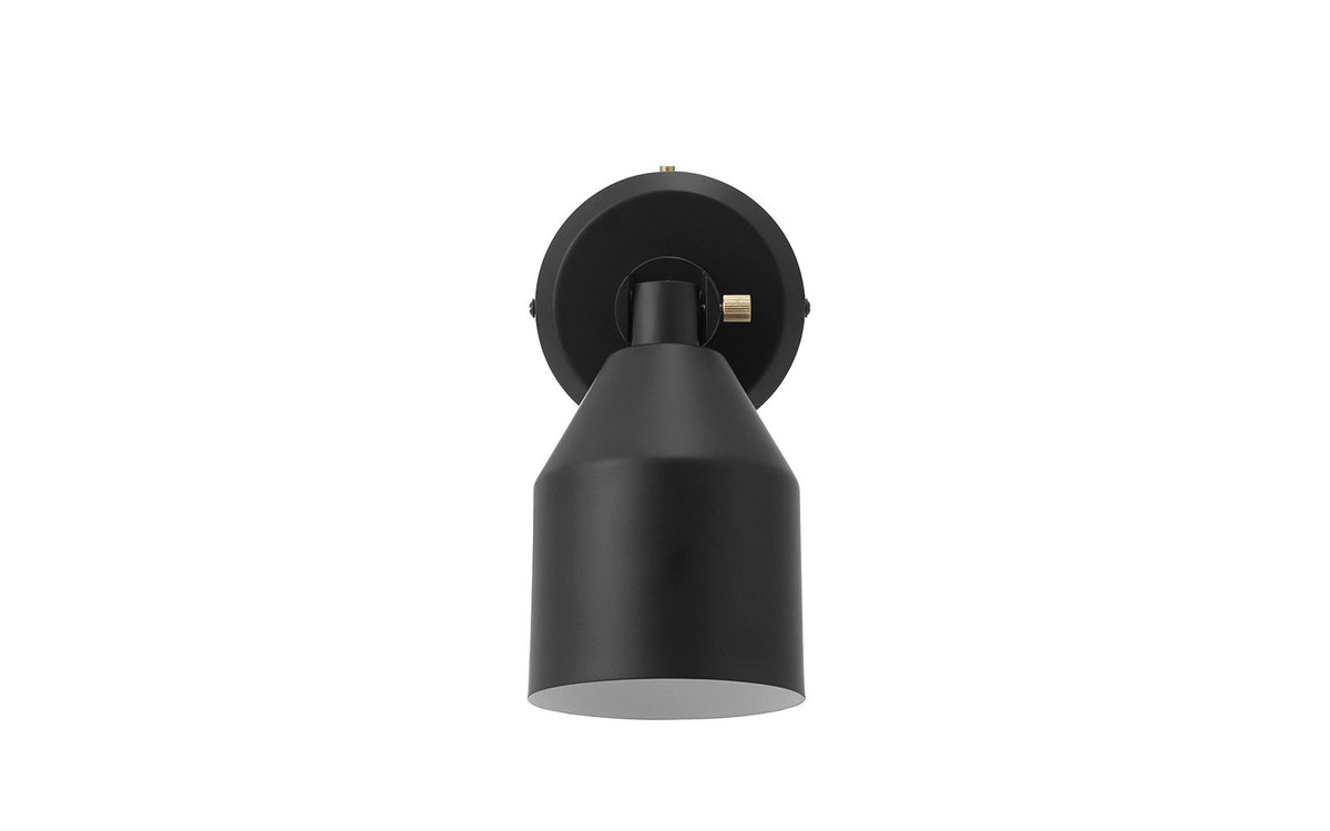 Klip Wandleuchte in Schwarz präsentiert im Onlineshop von KAQTU Design AG. Wandleuchte ist von Normann Copenhagen