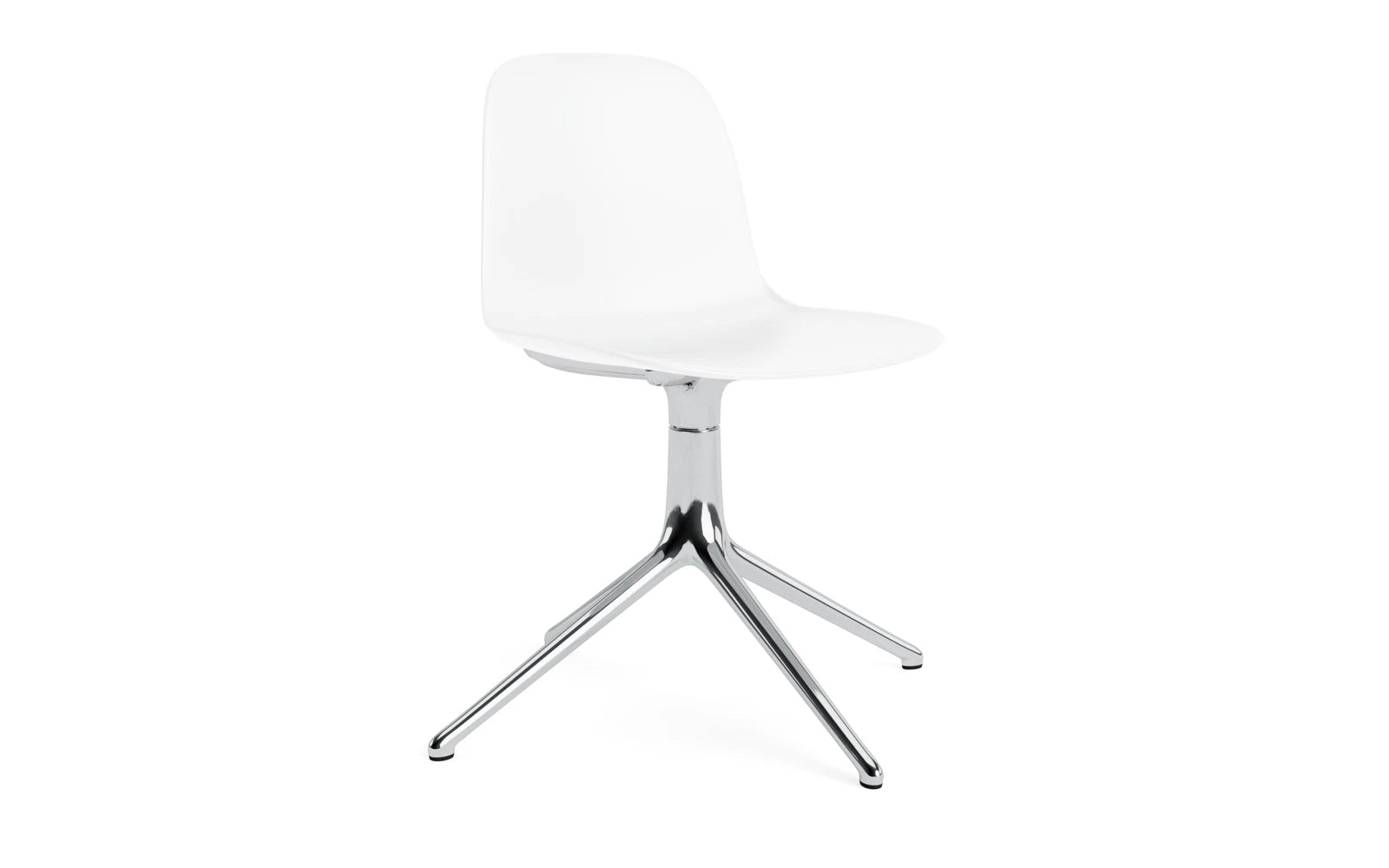 Eleganter Form Drehstuhl von Normann Copenhagen: Maskulines Design, vielseitig einsetzbar, individuell anpassbar.