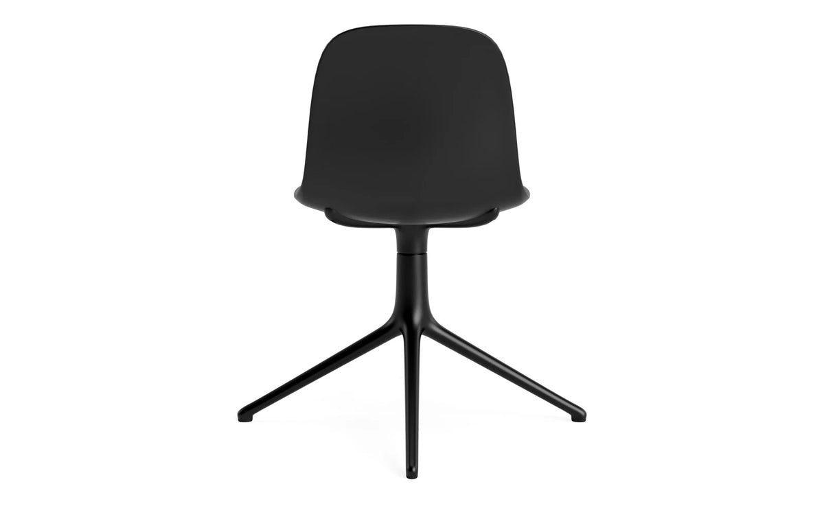 Form Drehstuhl in Schwarz präsentiert im Onlineshop von KAQTU Design AG. Dreh-Schalenstuhl ist von Normann Copenhagen
