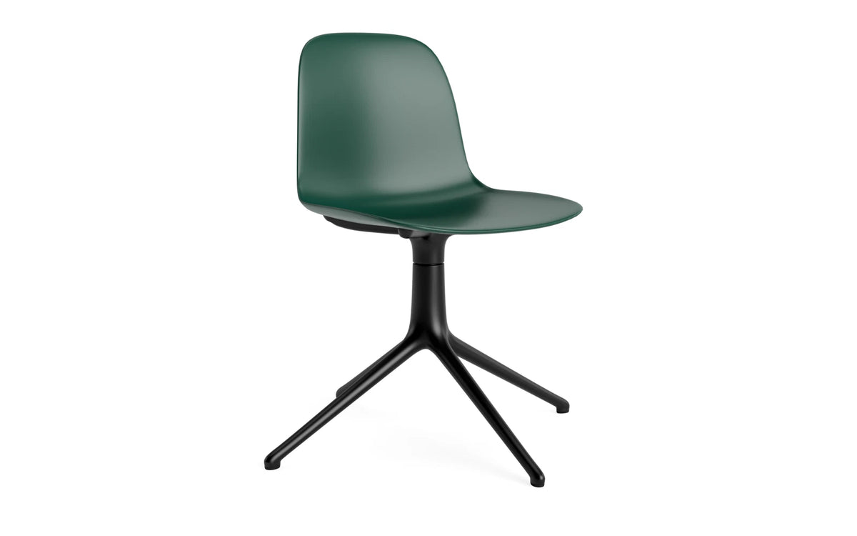 Form Drehstuhl in Grün präsentiert im Onlineshop von KAQTU Design AG. Dreh-Schalenstuhl ist von Normann Copenhagen