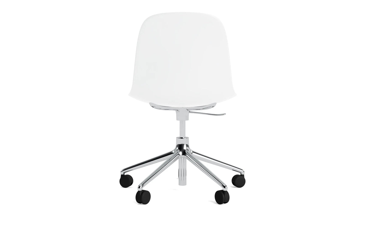 Form Bürostuhl in Weiss präsentiert im Onlineshop von KAQTU Design AG. Dreh-Schalenstuhl mit Rollen ist von Normann Copenhagen
