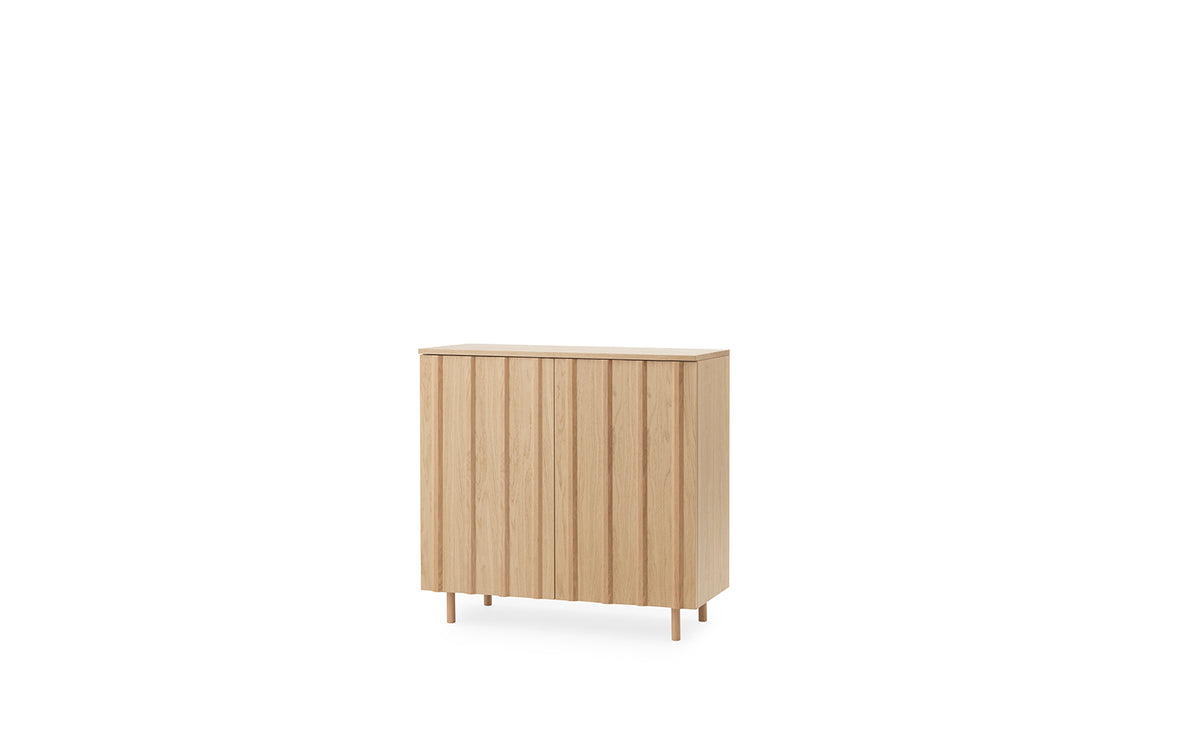 Rib Cabinet in Eiche präsentiert im Onlineshop von KAQTU Design AG. Korpus ist von Normann Copenhagen