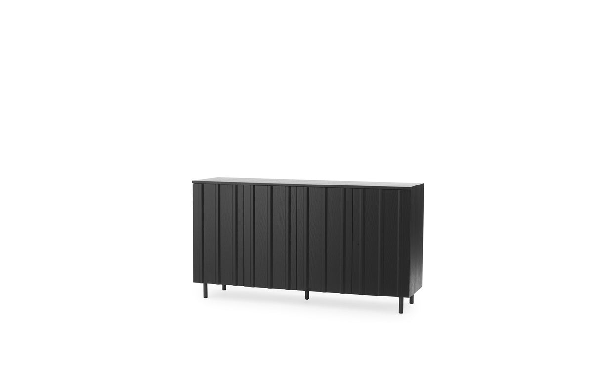 Rib Sideboard in Warmes schwarz präsentiert im Onlineshop von KAQTU Design AG. Sideboard ist von Normann Copenhagen