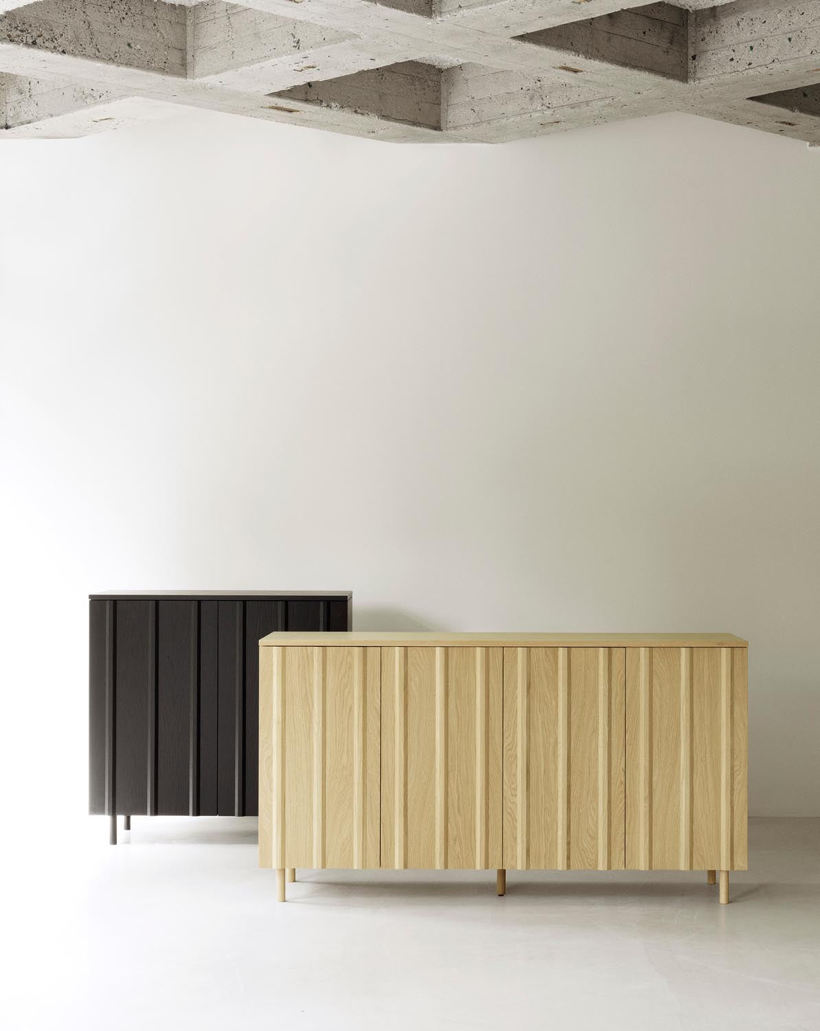 Rib Sideboard in Warmes schwarz präsentiert im Onlineshop von KAQTU Design AG. Sideboard ist von Normann Copenhagen