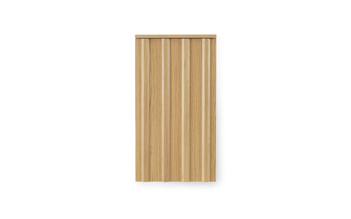 Rib Hängeschrank in Eiche präsentiert im Onlineshop von KAQTU Design AG. Wandschrank ist von Normann Copenhagen