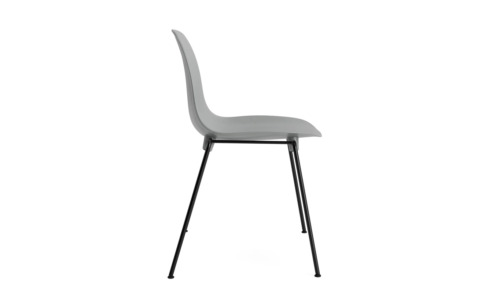 Der Form Stapelstuhl von Normann Copenhagen besticht durch sein elegantes Design und hohe Flexibilität. Perfekt für stilvolle Räume.