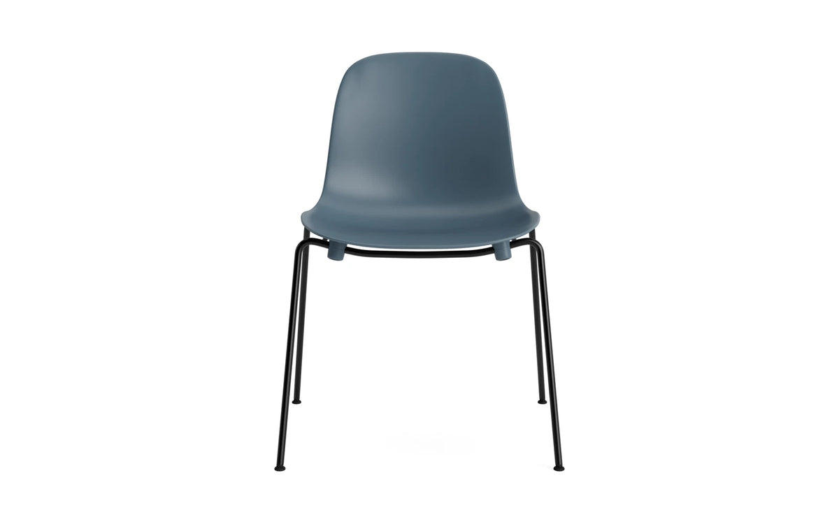 Form Stapelstuhl in Blau präsentiert im Onlineshop von KAQTU Design AG. Stuhl ist von Normann Copenhagen