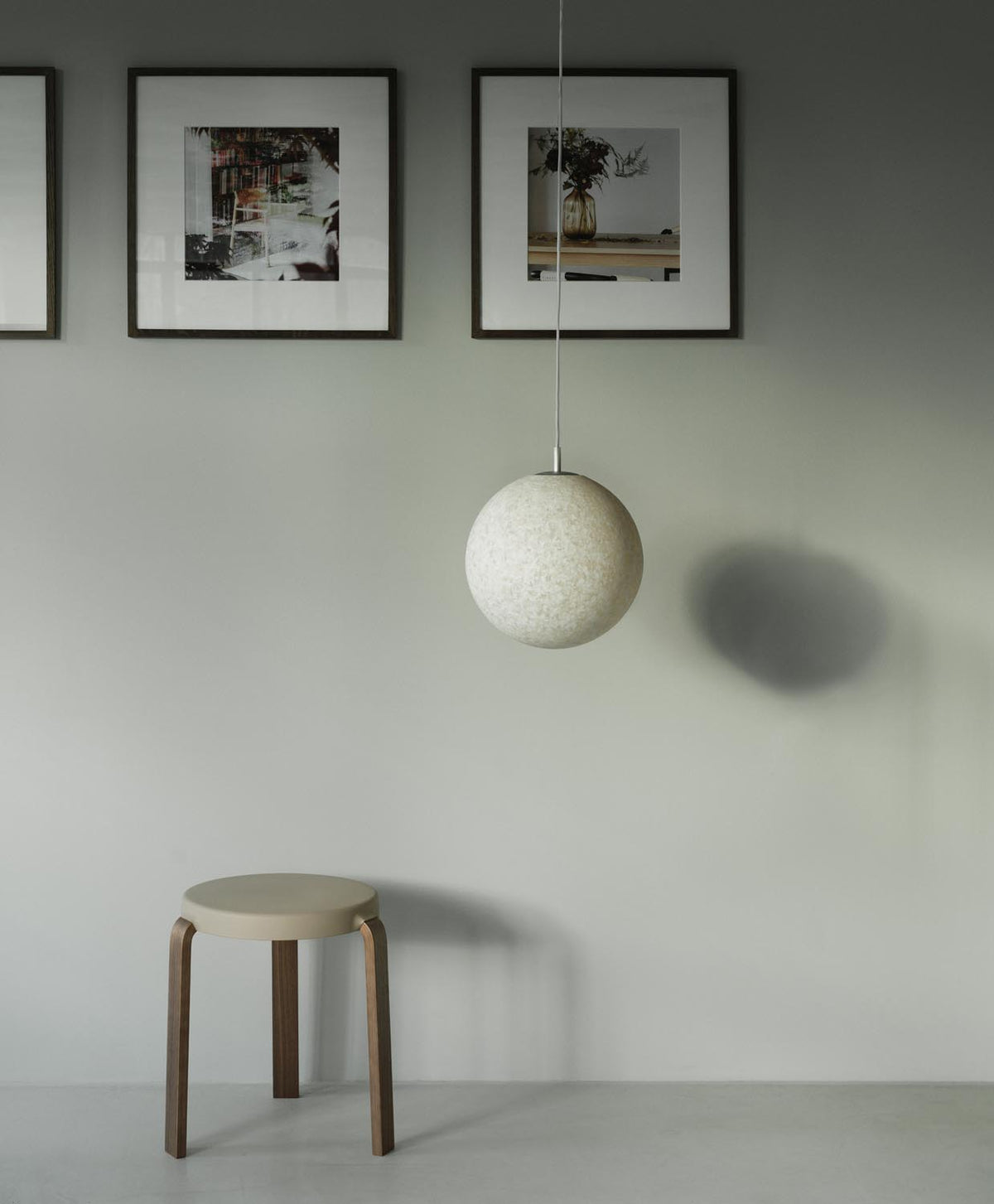 Pix Lampe Ø30 in White präsentiert im Onlineshop von KAQTU Design AG. Pendelleuchte ist von Normann Copenhagen