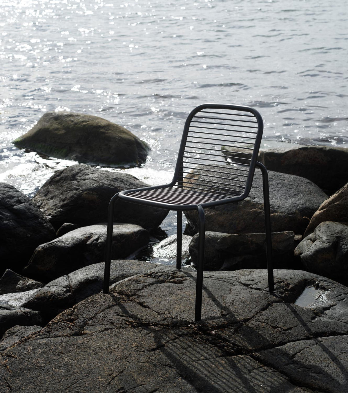 Vig Stuhl in Schwarz präsentiert im Onlineshop von KAQTU Design AG. Gartenstuhl ist von Normann Copenhagen