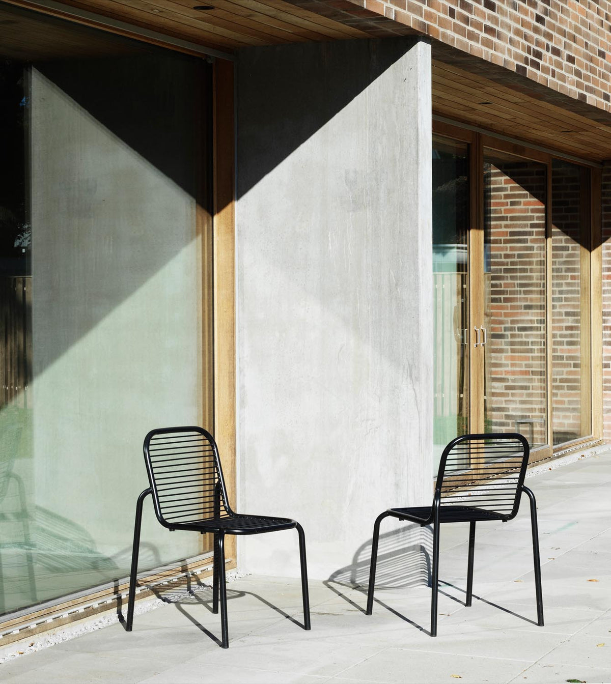 Vig Stuhl in Schwarz präsentiert im Onlineshop von KAQTU Design AG. Gartenstuhl ist von Normann Copenhagen