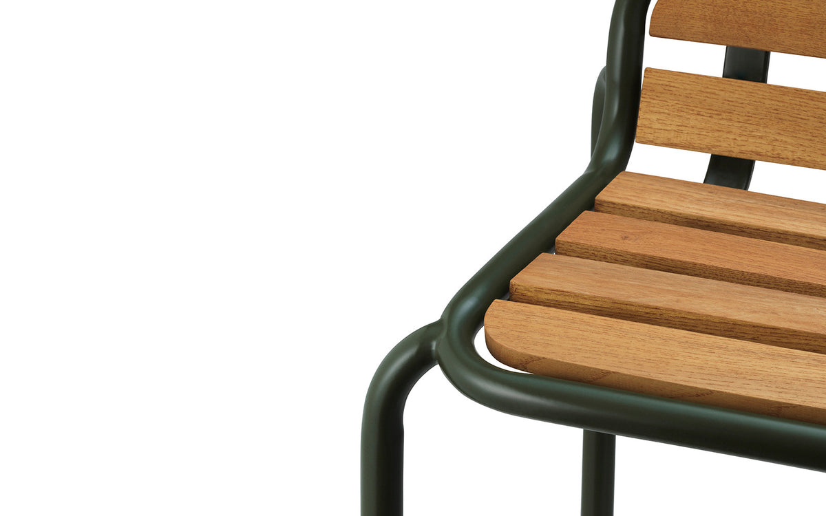 Vig Robinia Stuhl in Dunkelgrün präsentiert im Onlineshop von KAQTU Design AG. Gartenstuhl ist von Normann Copenhagen