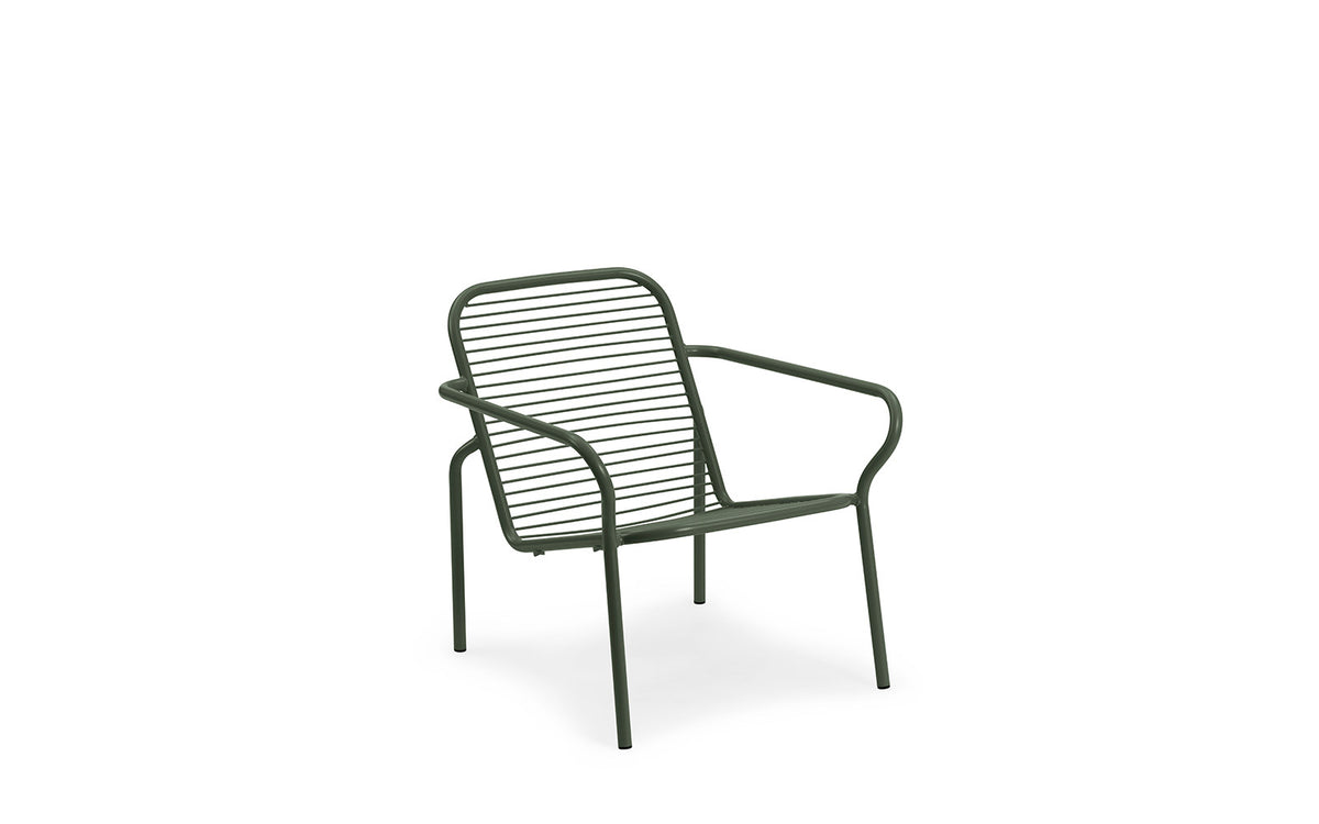 Vig Loungesessel in Dunkelgrün präsentiert im Onlineshop von KAQTU Design AG. Outdoor-Sessel mit Armlehnen ist von Normann Copenhagen