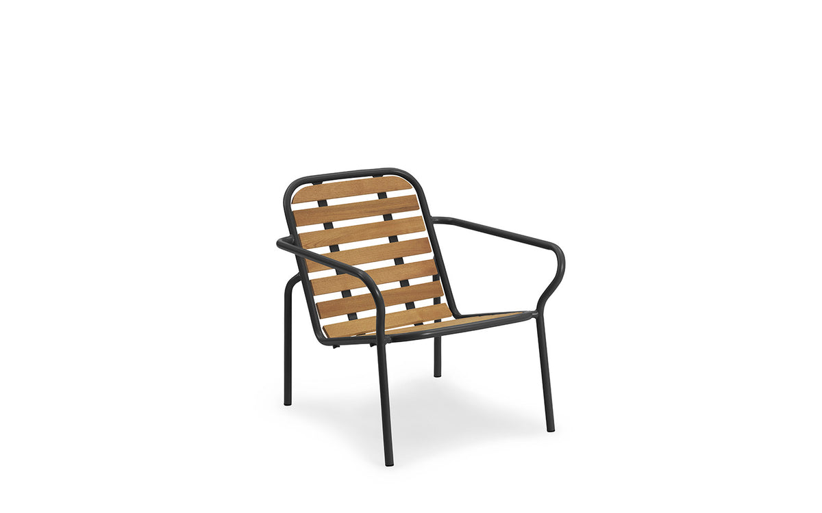 Vig Robinia Loungesessel in Dunkelgrün präsentiert im Onlineshop von KAQTU Design AG. Outdoor-Sessel mit Armlehnen ist von Normann Copenhagen