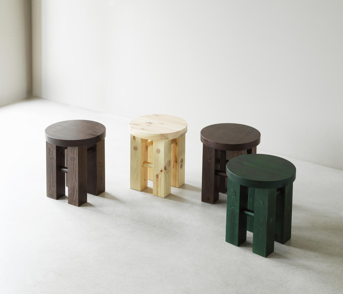 Fyr Hocker in präsentiert im Onlineshop von KAQTU Design AG. Hocker ist von Normann Copenhagen