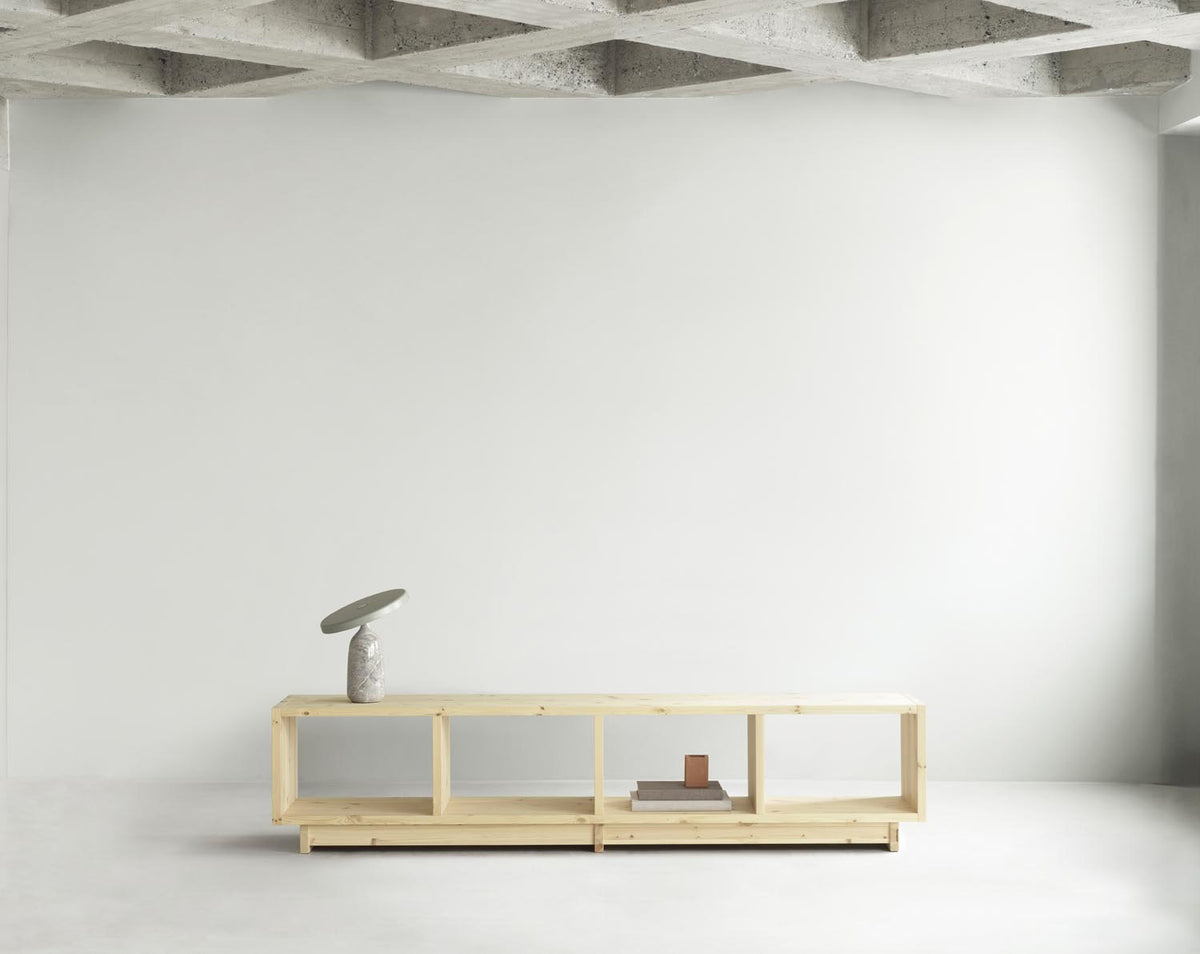 Fyr Bücherregal in Beige präsentiert im Onlineshop von KAQTU Design AG. Bücherregal ist von Normann Copenhagen