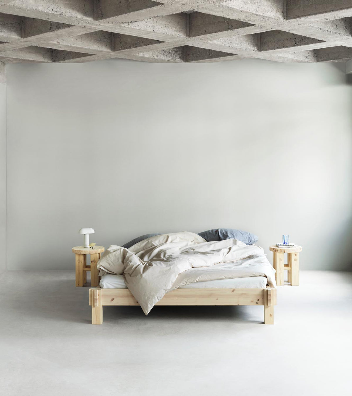 Notch Bettgestell in präsentiert im Onlineshop von KAQTU Design AG. Bett ist von Normann Copenhagen
