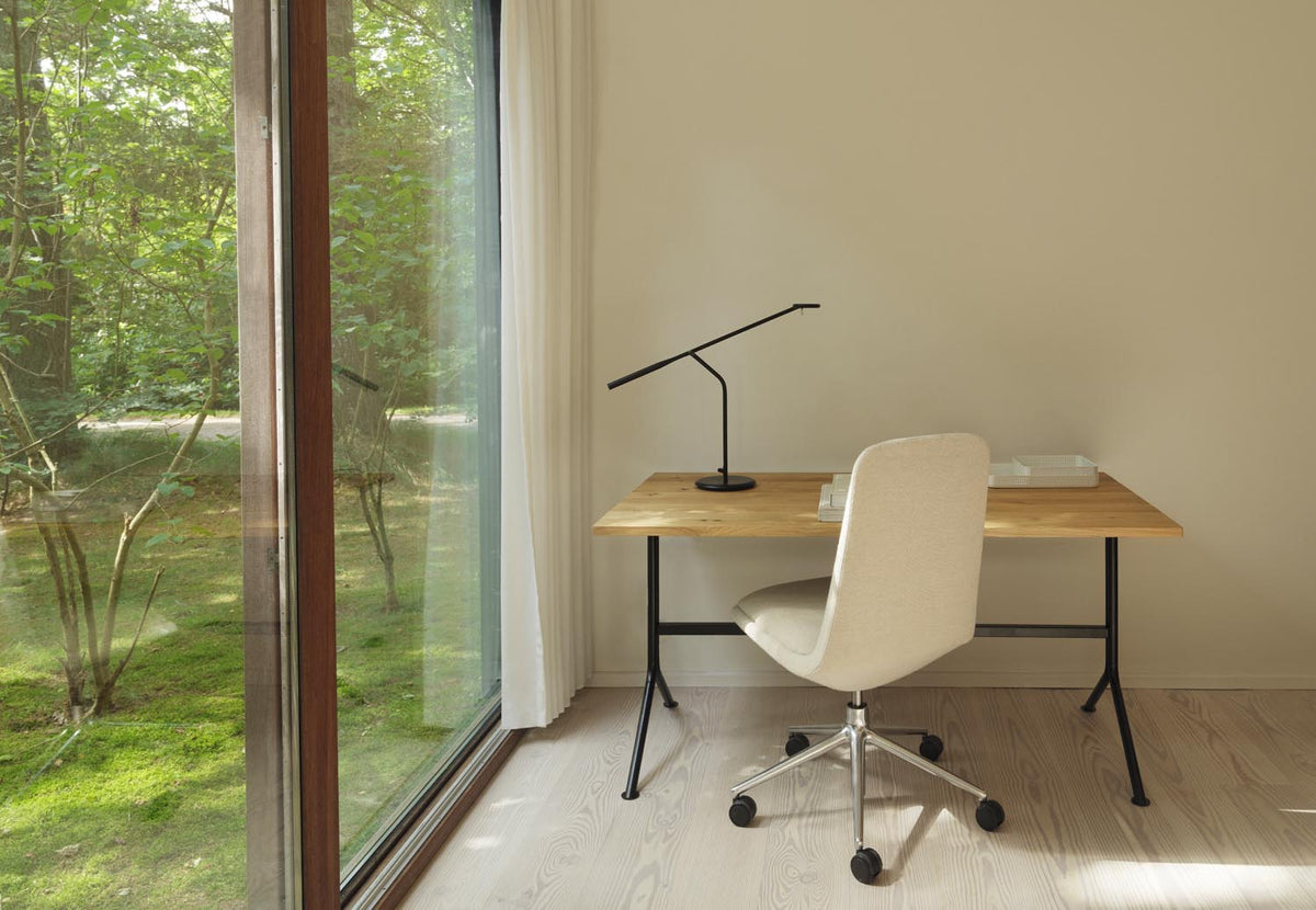 Kip Schreibtisch in präsentiert im Onlineshop von KAQTU Design AG. Schreibtisch ist von Normann Copenhagen
