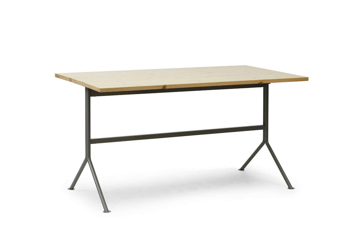 Kip Schreibtisch in Kiefer präsentiert im Onlineshop von KAQTU Design AG. Schreibtisch ist von Normann Copenhagen