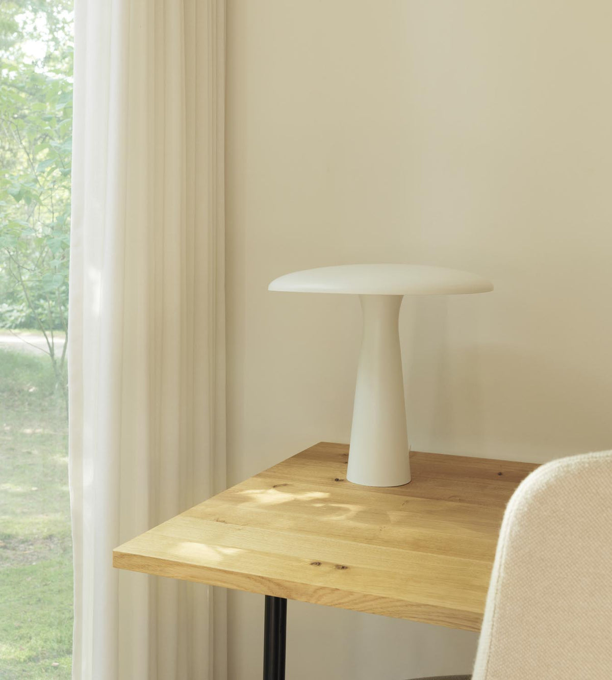 Kip Schreibtisch in präsentiert im Onlineshop von KAQTU Design AG. Schreibtisch ist von Normann Copenhagen
