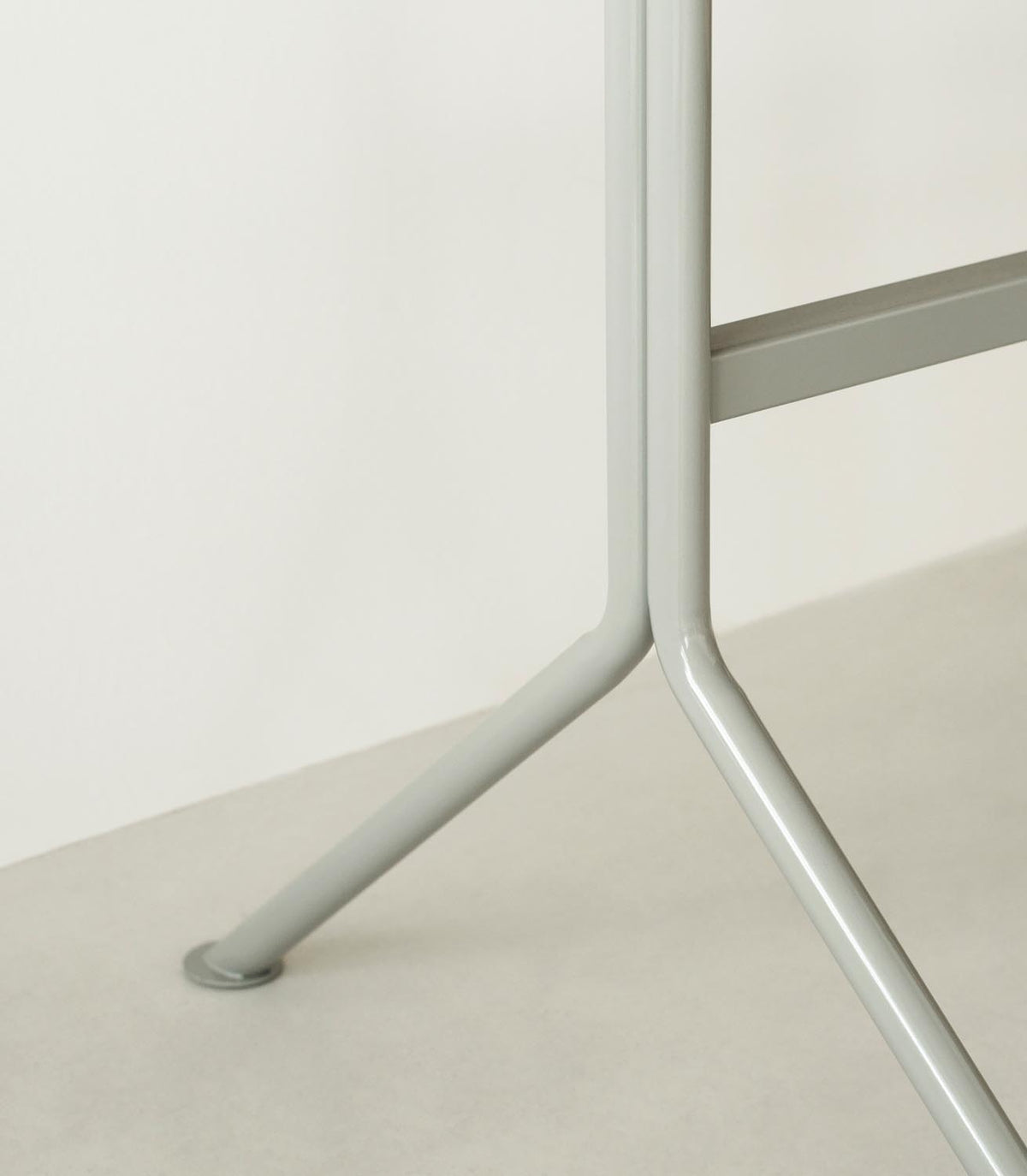 Kip Schreibtisch in präsentiert im Onlineshop von KAQTU Design AG. Schreibtisch ist von Normann Copenhagen