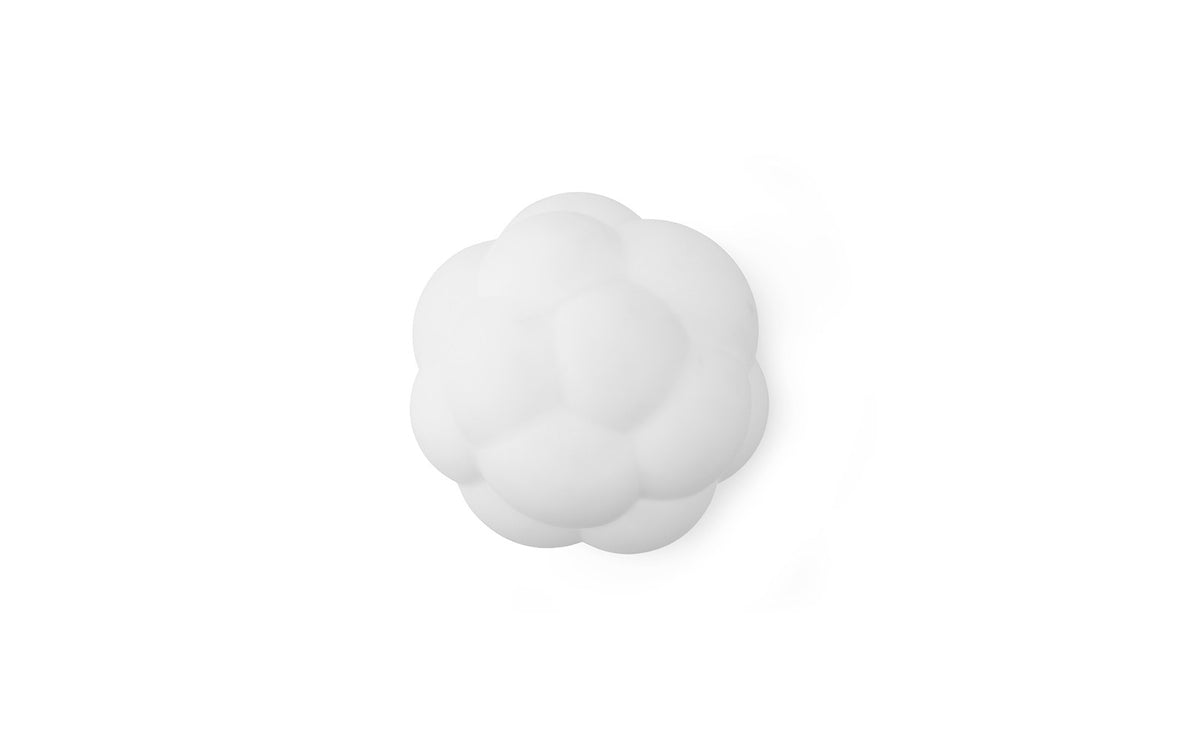 Bubba Leuchte Decke / Wand EU in White präsentiert im Onlineshop von KAQTU Design AG. Deckenleuchte ist von Normann Copenhagen