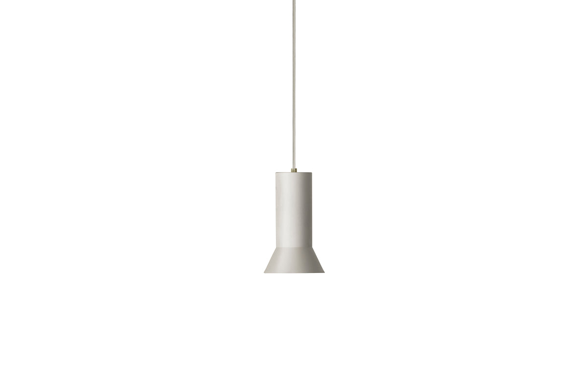 Hat Leuchte Klein EU in präsentiert im Onlineshop von KAQTU Design AG. Pendelleuchte ist von Normann Copenhagen